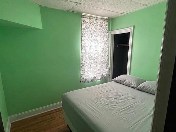 5th image of 3064 E Thompson St