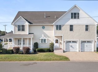 57 E St, Hull, MA 02045