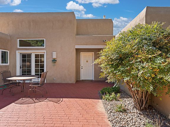 3rd image of 2309 Calle De Real NW