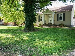 23 Grandview Dr, Collinsville, IL