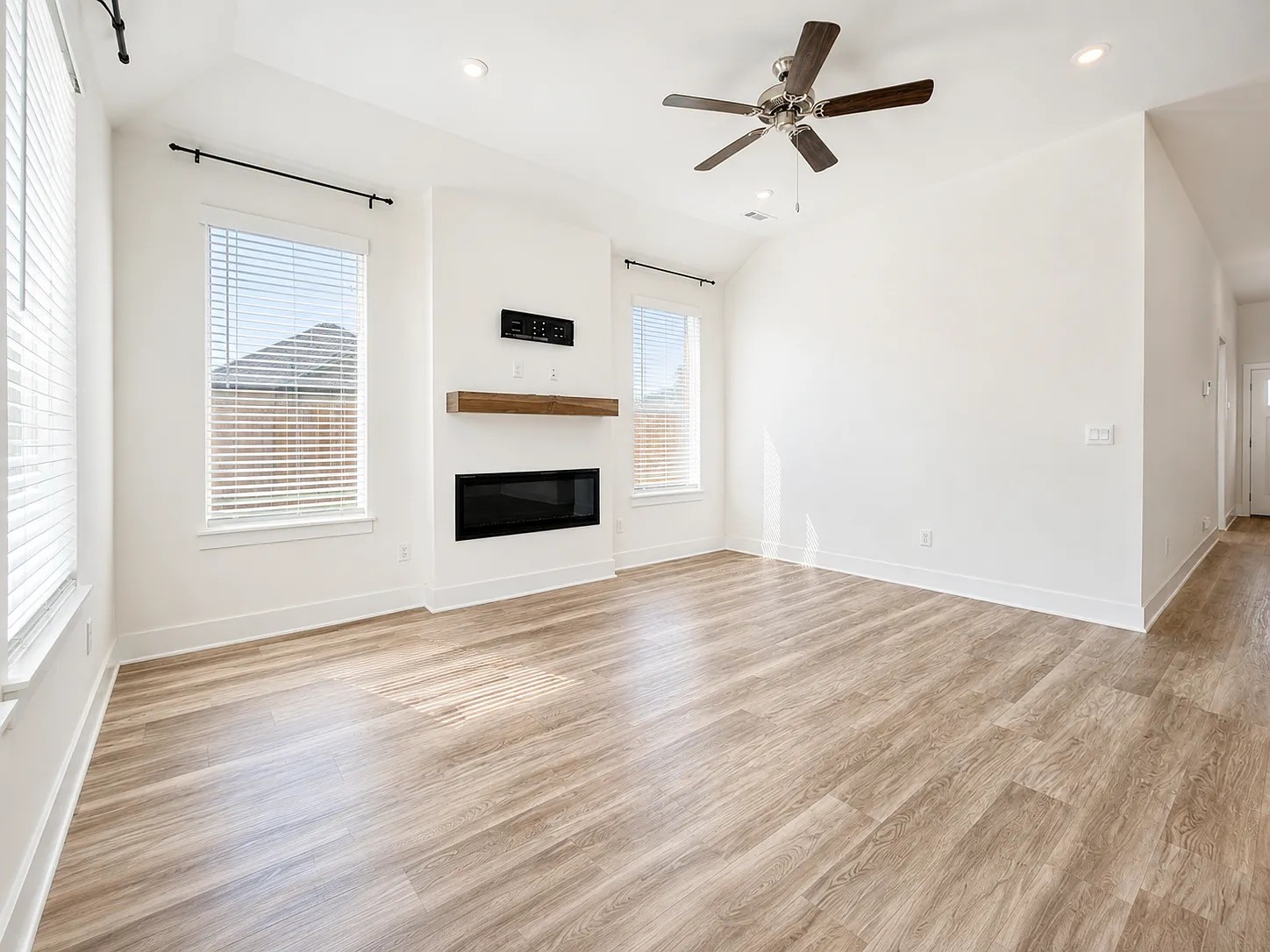 3 bed, 1639 sqft, $2,200 — Photo 4