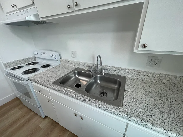 1221 E Beechwood St #3B — Photo 14