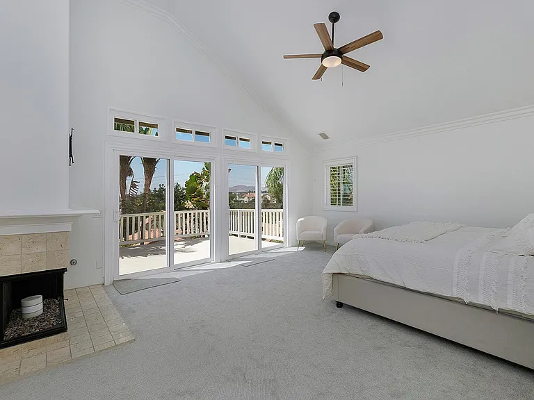 22191 Amber Rose — Photo 14