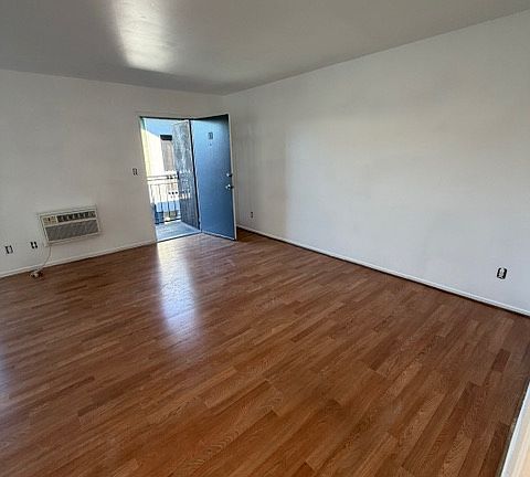 3rd image of 20813 Sherman Way #25