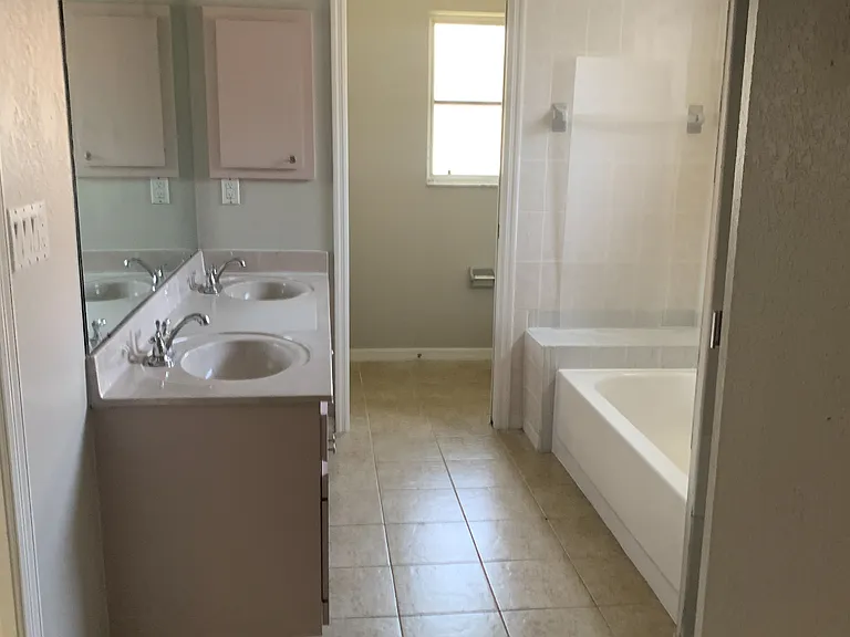 23060 Newcun Ave — Photo 5