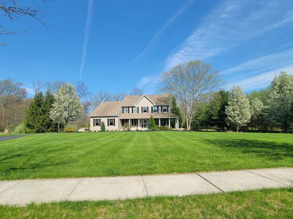 3552 Woodbyne Rd, Hellertown, PA 18055