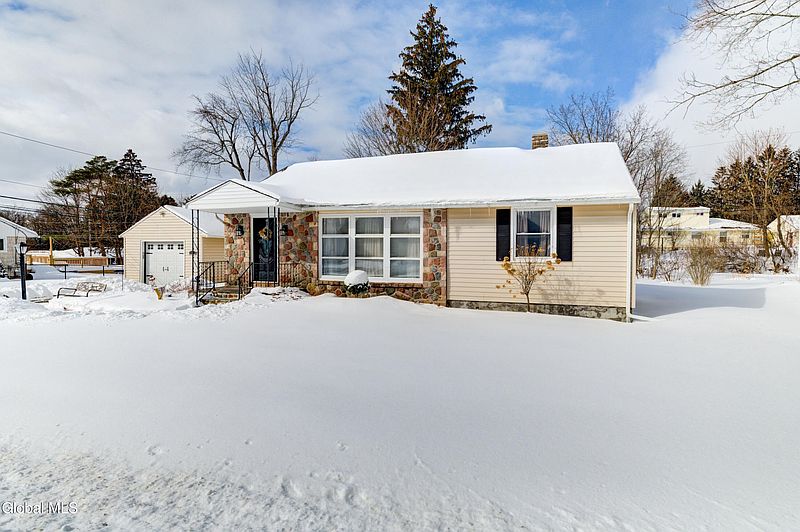 2nd image of 647 Beaumond Place