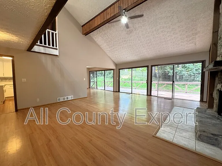 1302 Colony Dr — Photo 11