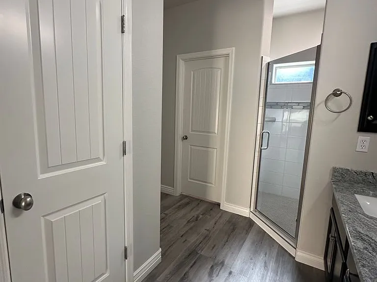 2743 Chambers Ave — Photo 28
