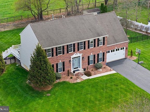 2nd image of 11 Nicholas Ct