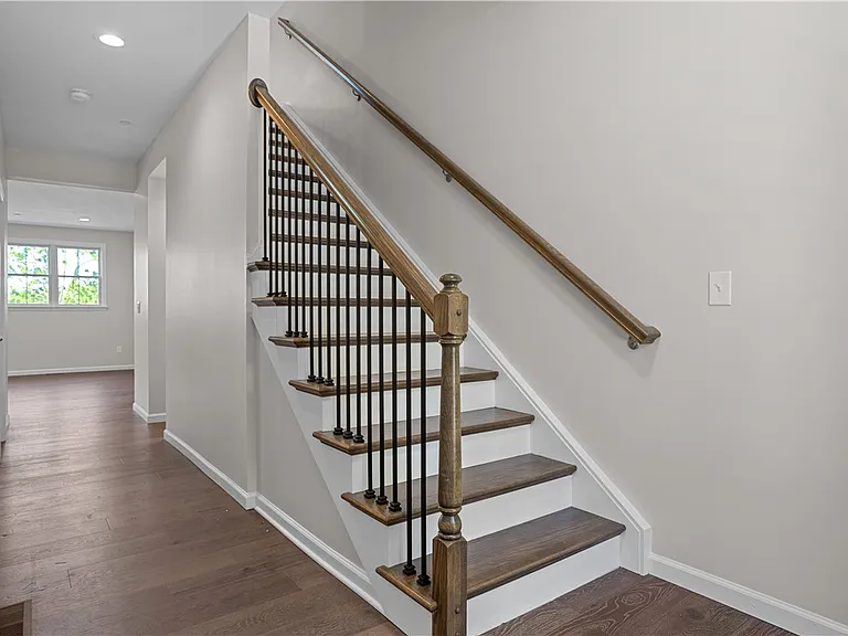 413 Walnut Ct — Photo 7