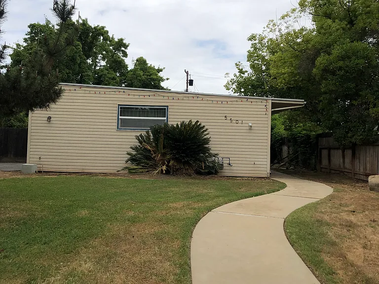 5501 N Remington Ave — Photo 1