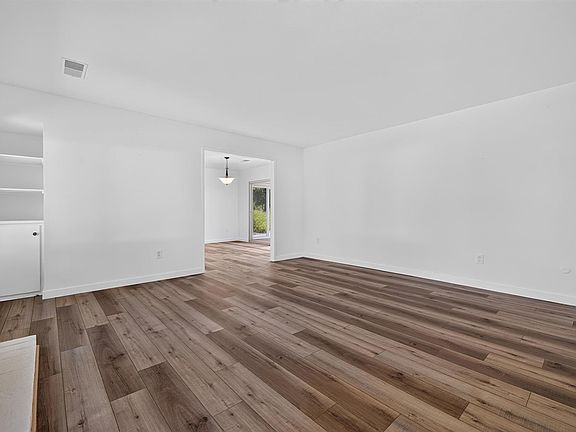 5th image of 170 Mountain Vista Circle