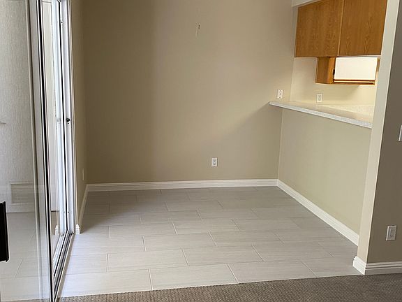 4th image of 555 Redondo Ave APT 105