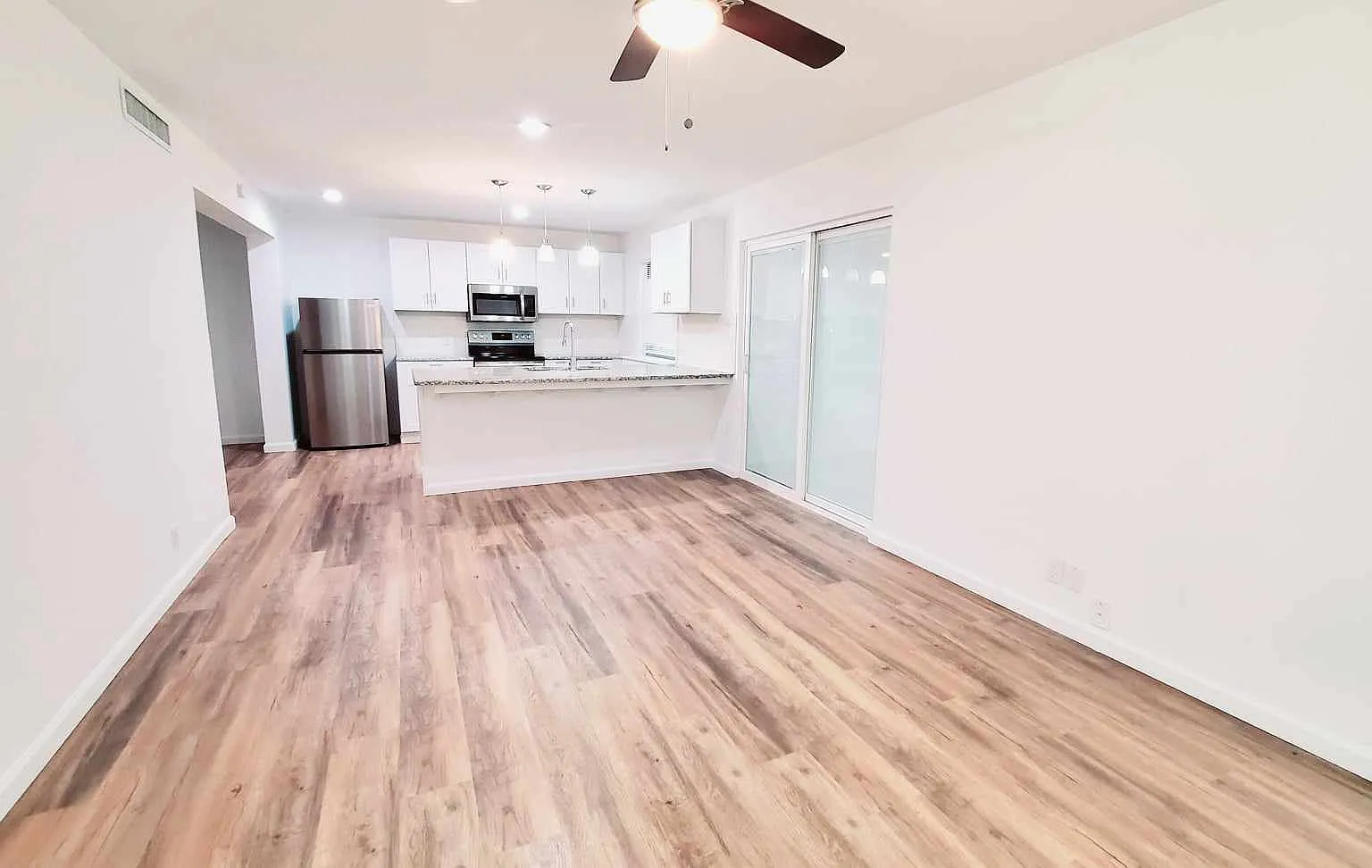 2 bed, 1.5 bath, 864 sqft, $1,700 — Photo 4