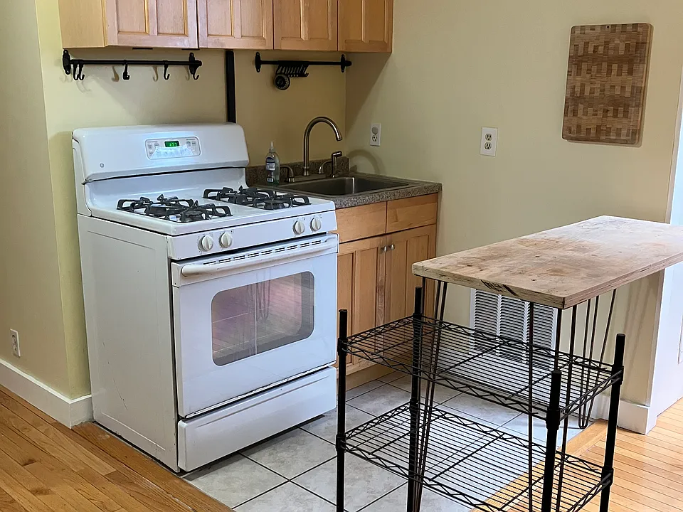 5 1/2 Rear Buffum St #3
