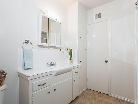 2nd image of 271 S El Molino Ave