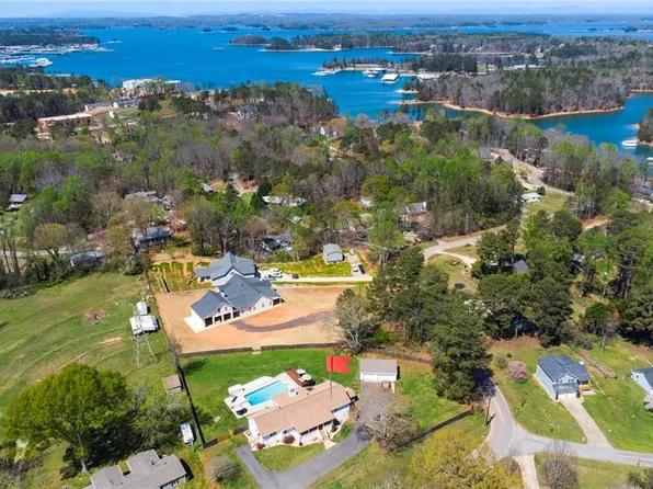 3326 Shoreland Dr, Buford, GA 30518