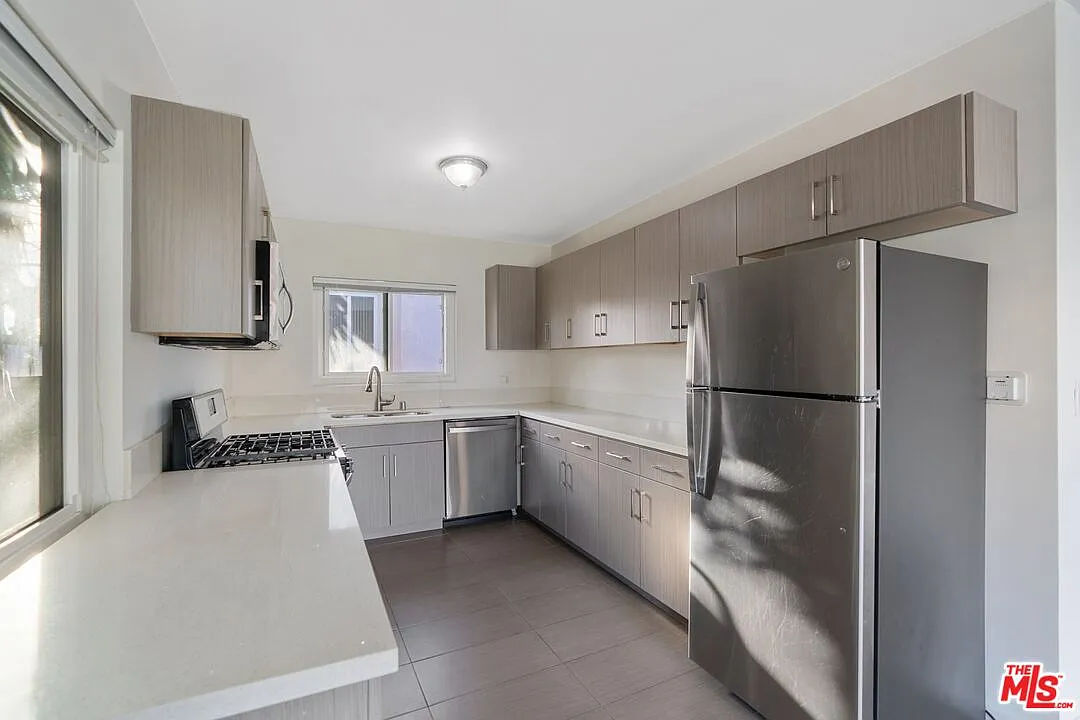 2 bed, 1.0 bath, 918 sqft, $2,795 — Photo 1