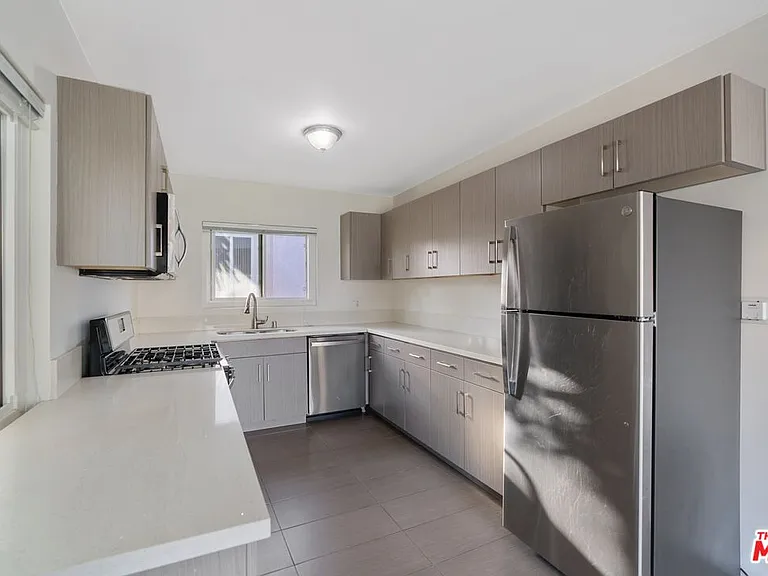 1301 S Saltair Ave #2 — Photo 1