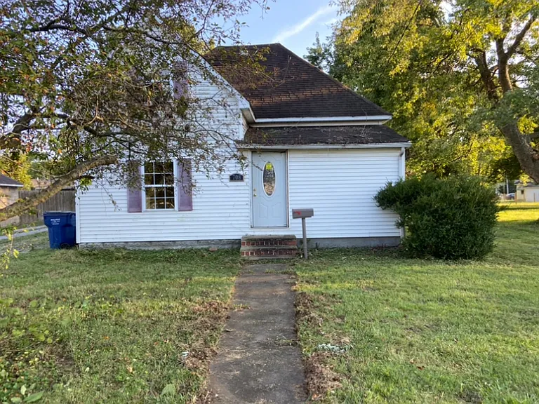 708 W Jones St — Photo 4