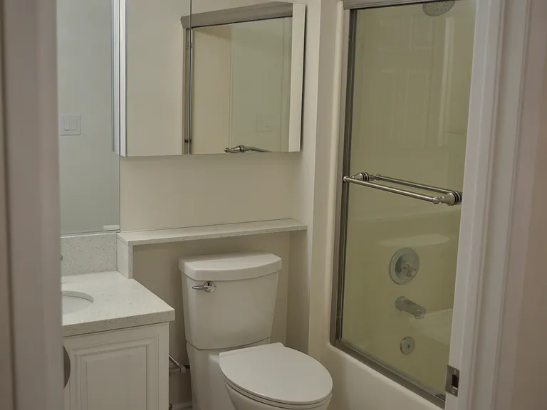 1726 Winona Blvd #104 — Photo 38