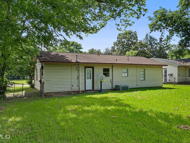 1219 Olwen Dr — Photo 4