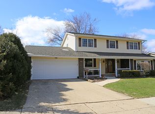 587 Bristol Ln, Elk Grove Village, IL 60007