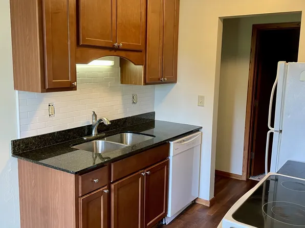Como Lakes Apartments