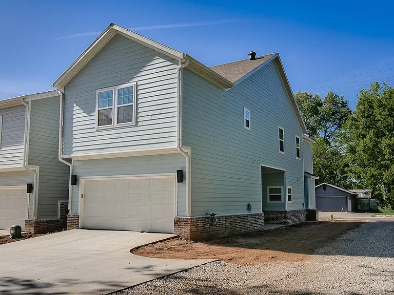 502 W Persimmon St — Photo 26