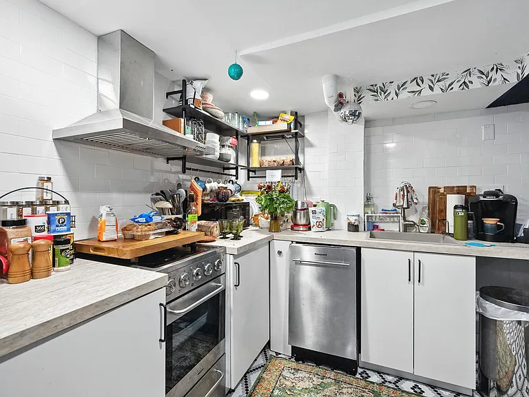 1120 I St NE #BASEMENT — Photo 3