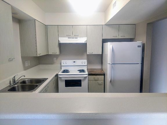 4th image of 1122 Chelwood Park Blvd NE APT 1