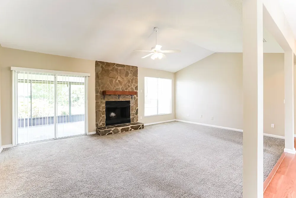3 bed, 1700 sqft, $1,300 — Photo 1
