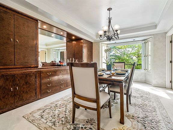 Formal Dining room overlooking golf course with built in lighted buffet, includes matching table and chairs.>