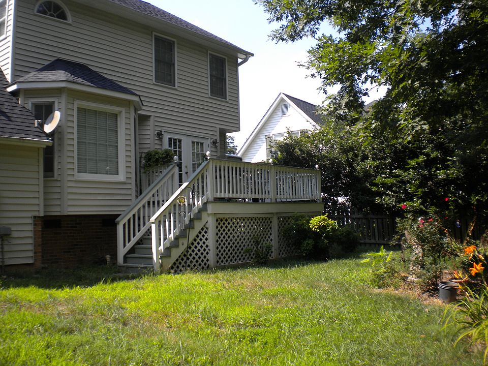 Nice Fenced Back yard and Deck