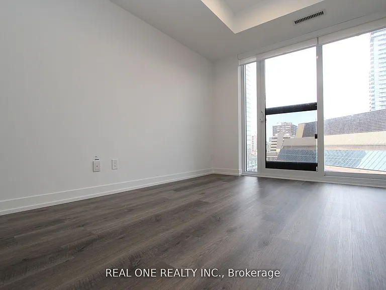 771 Yonge St #1006 — Photo 4