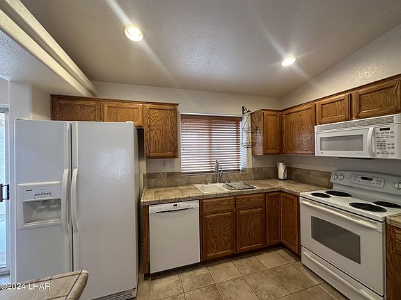 3rd image of 2510 Tovar Ln