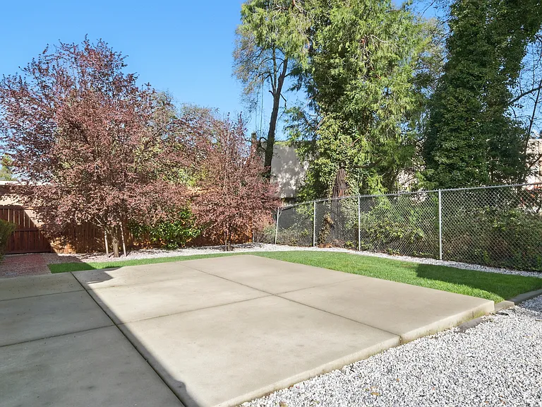 1385 Martin Ln — Photo 28