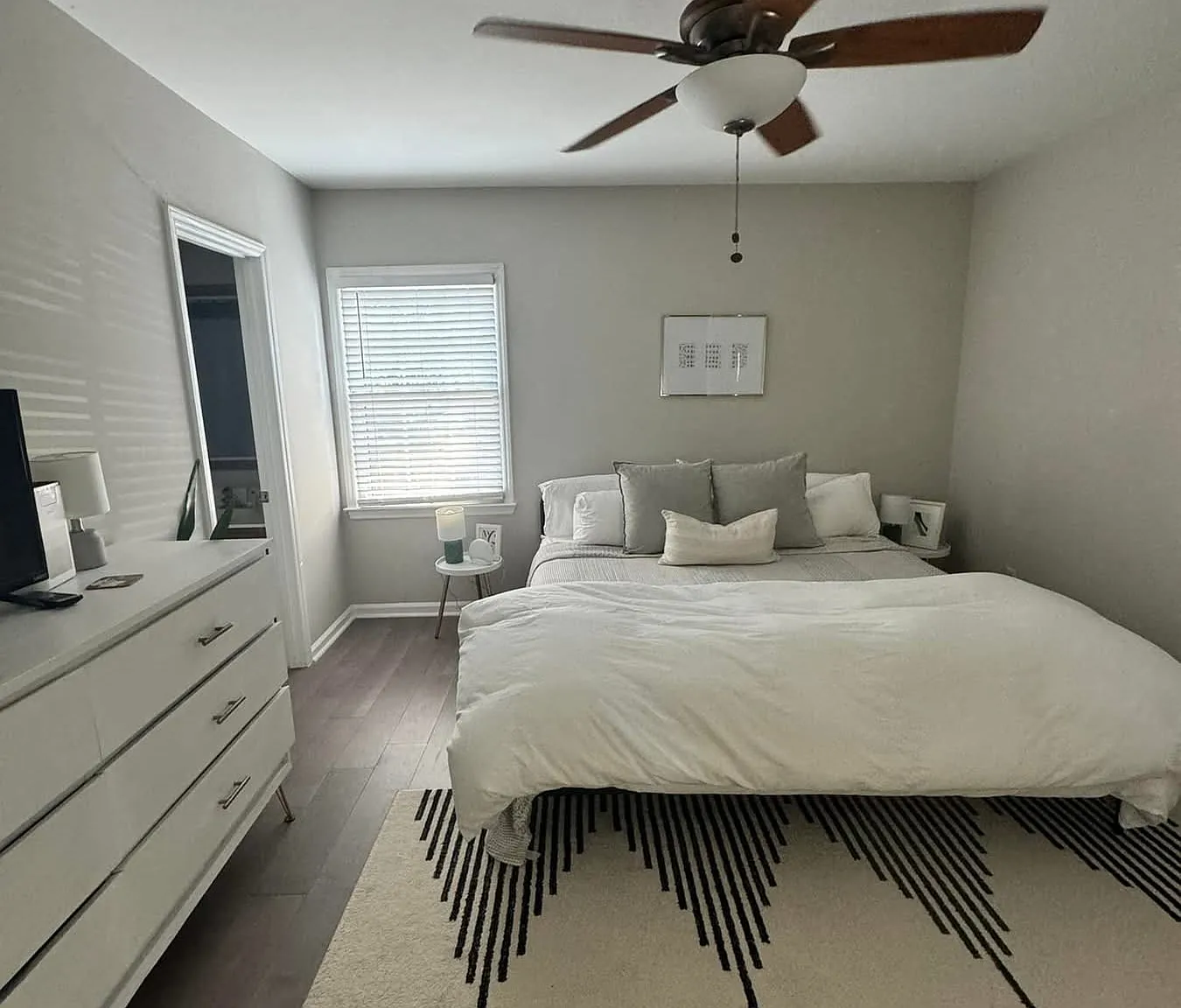 2 bed, 1100 sqft, $2,400 — Photo 2