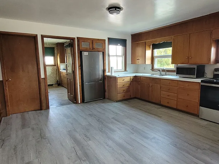 331 Newport Rd — Photo 1