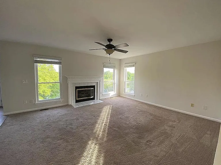 3047 Green Valley Dr — Photo 6