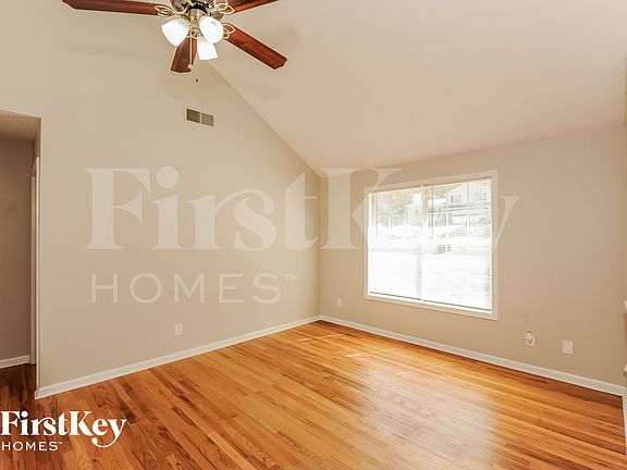 4th image of 382 Scenic Ln