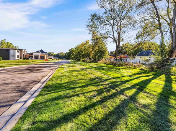 11560 Greyson Alan Dr, Granger, IN 46530