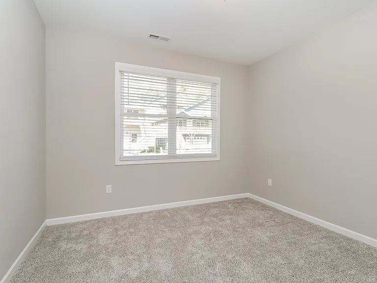 216 Sycamore Cove Rd — Photo 12