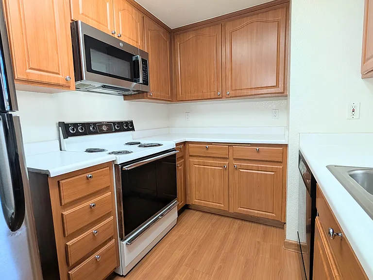 472 Lancaster Ln — Photo 9