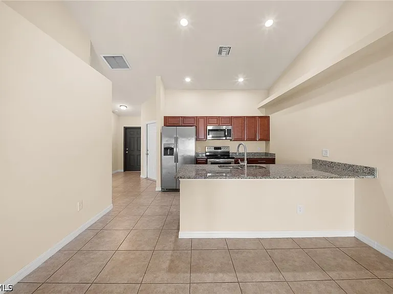 2820 SW 7th Pl — Photo 11