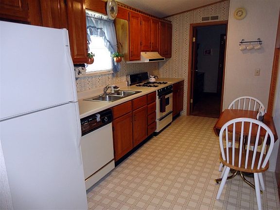 4th image of 33805 Palomino Dr