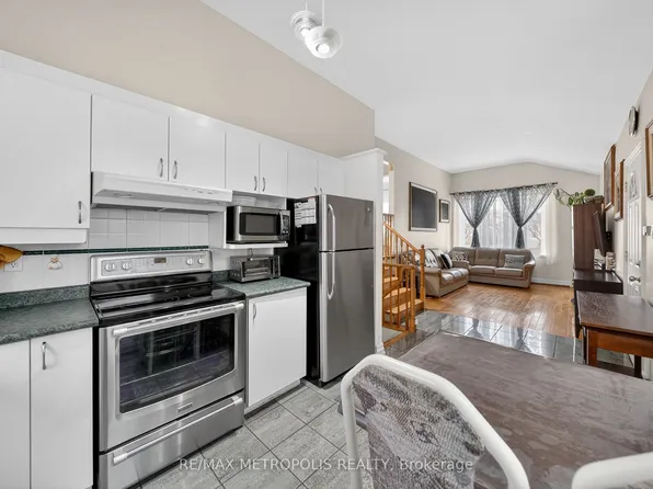 91 Ellendale Dr, Toronto, ON M1P 1N7