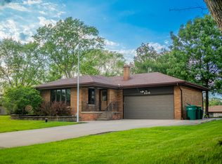 936 E 1st St, Lockport, IL 60441