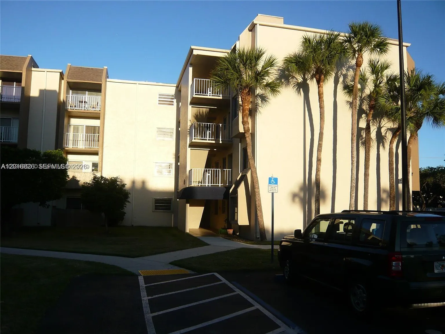 Kings Creek So Condo — Photo 3